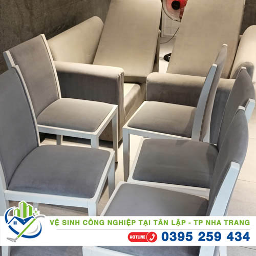 DV giặt ghế sofa tại nhà ở Tân Lập