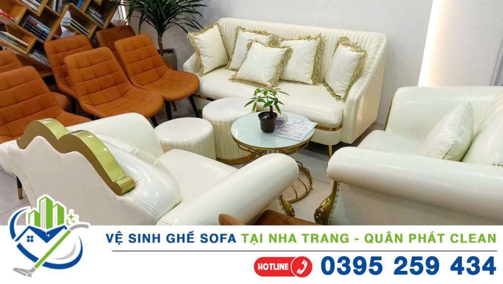 Vệ sinh phủ bóng ghế sofa da - Quân Phát Clean